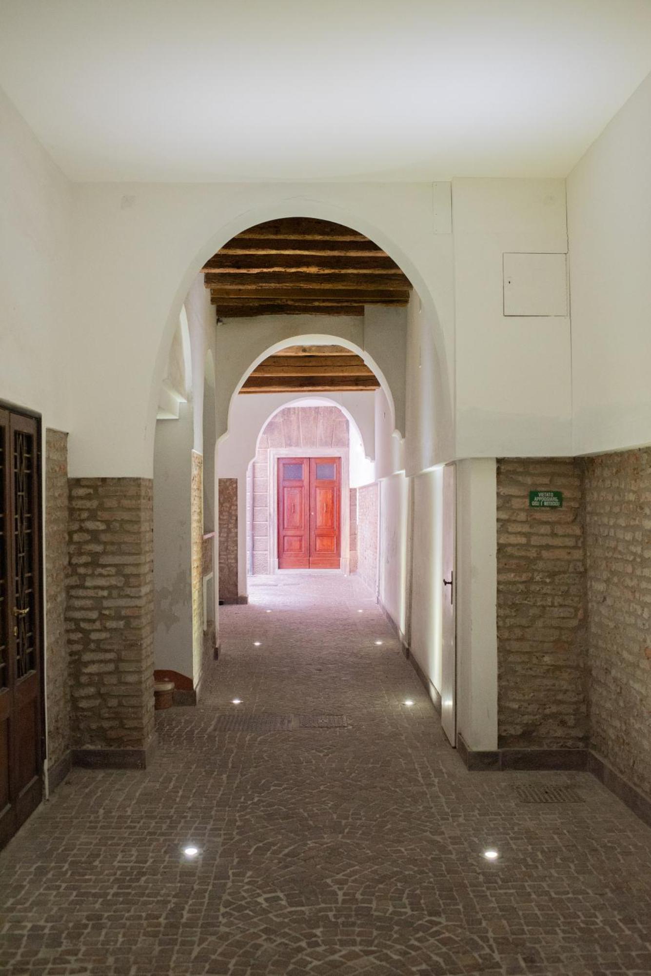 Corte Degli Estensi, Romantica Mansardina Ferrara Exterior photo